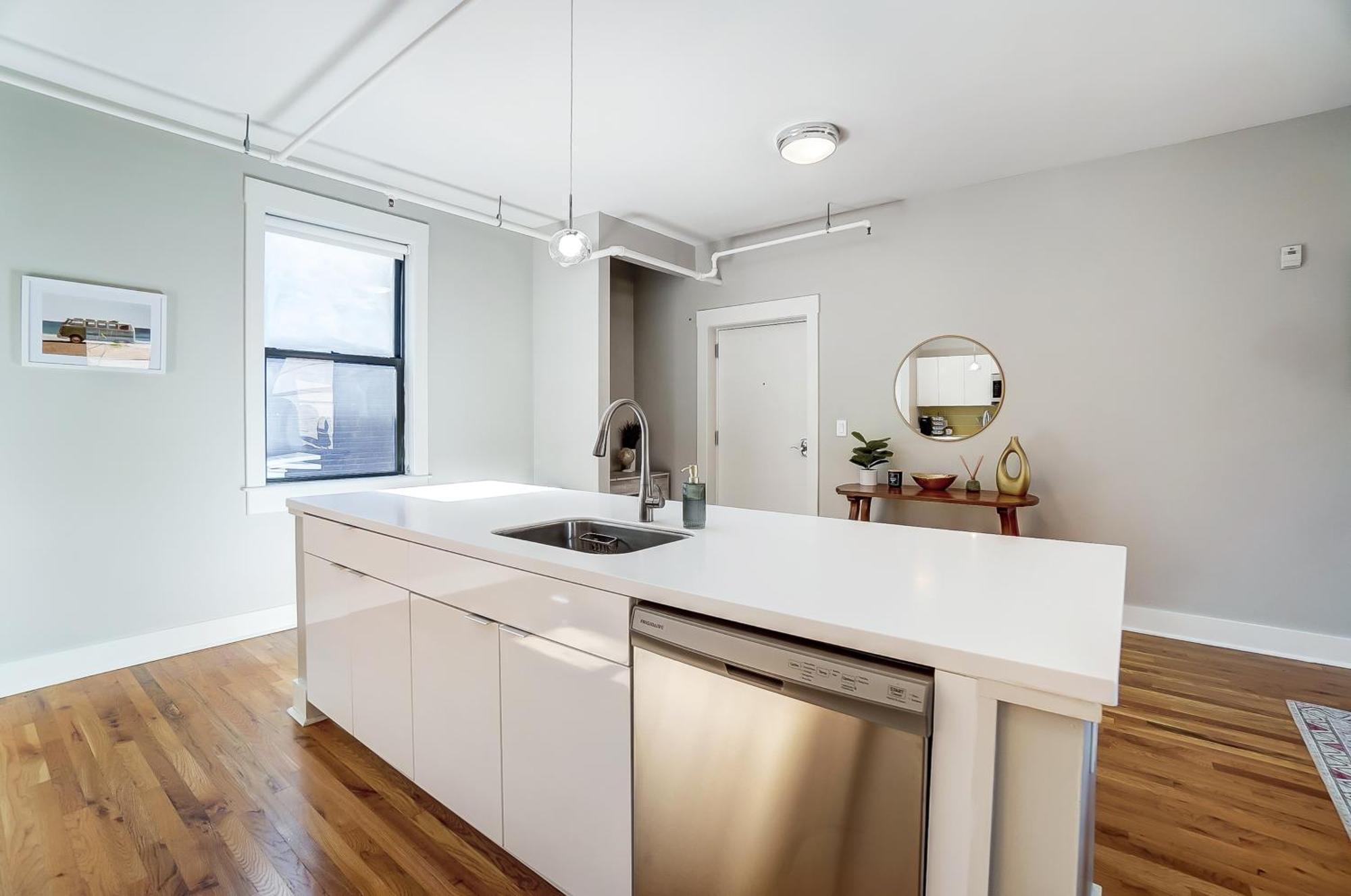Sunny Downtown Apartment, Walk To Washington Park! シンシナティ エクステリア 写真