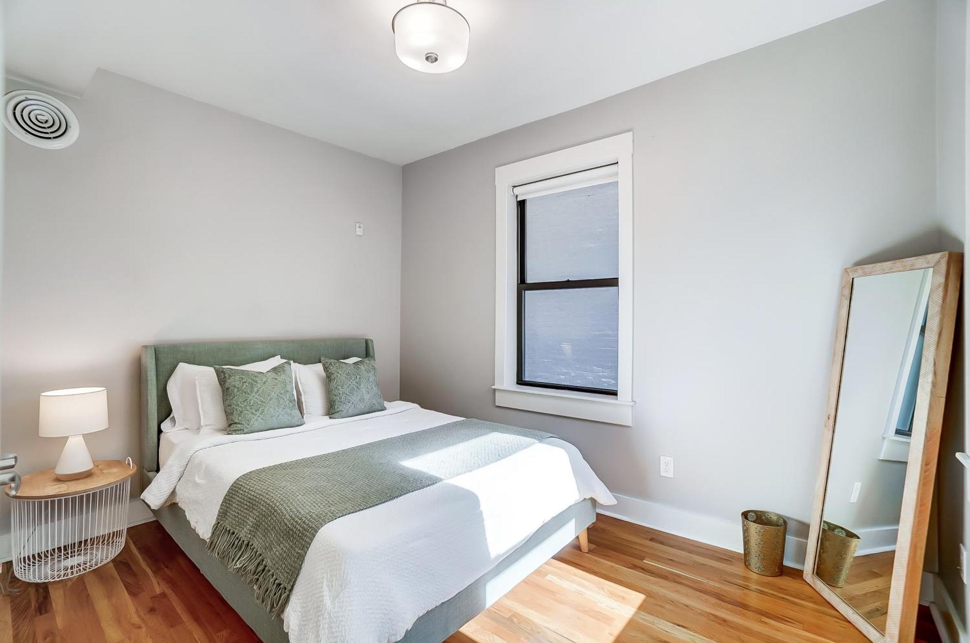 Sunny Downtown Apartment, Walk To Washington Park! シンシナティ エクステリア 写真
